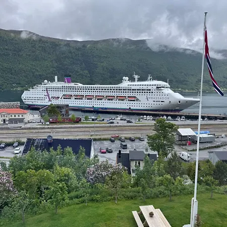 Utsikten Dronninga * Åndalsnes